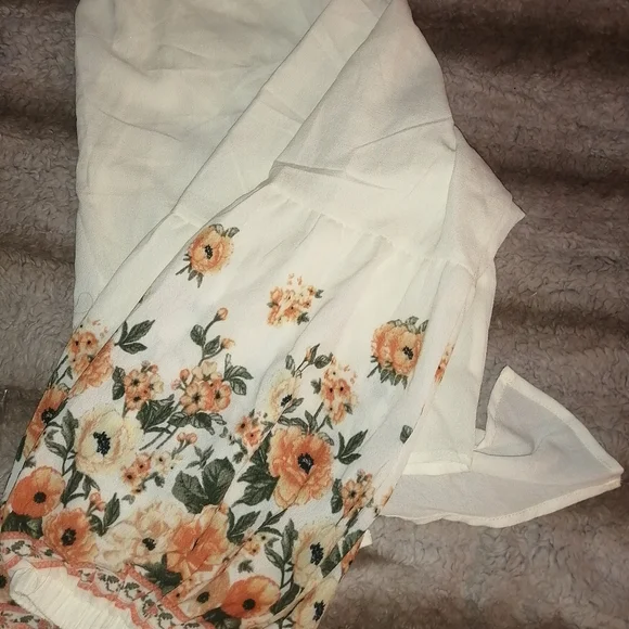 Beautiful blouse - Picture 7 of 8